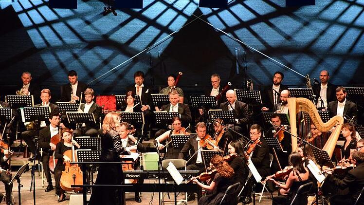 Ljubka Biagioni dirigierte zum Abschluss der Plassenburg-Open-Airs die Sofia Symphonics.Stephan Herbert Fuchs