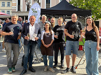 Bio-Weinfest lockt zahlreiche Besucher in W&uuml;rzburger Innenstadt