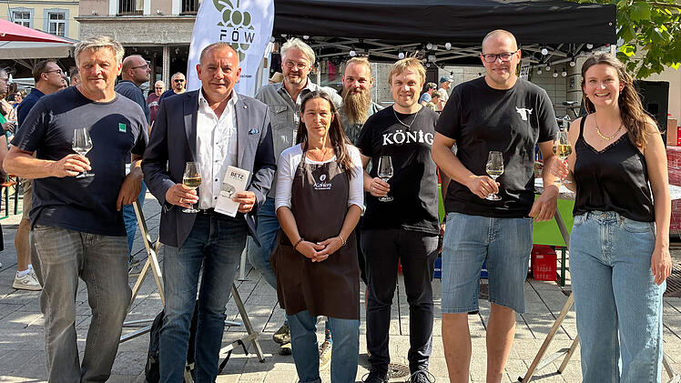 Bio-Weinfest lockt zahlreiche Besucher in W&uuml;rzburger Innenstadt