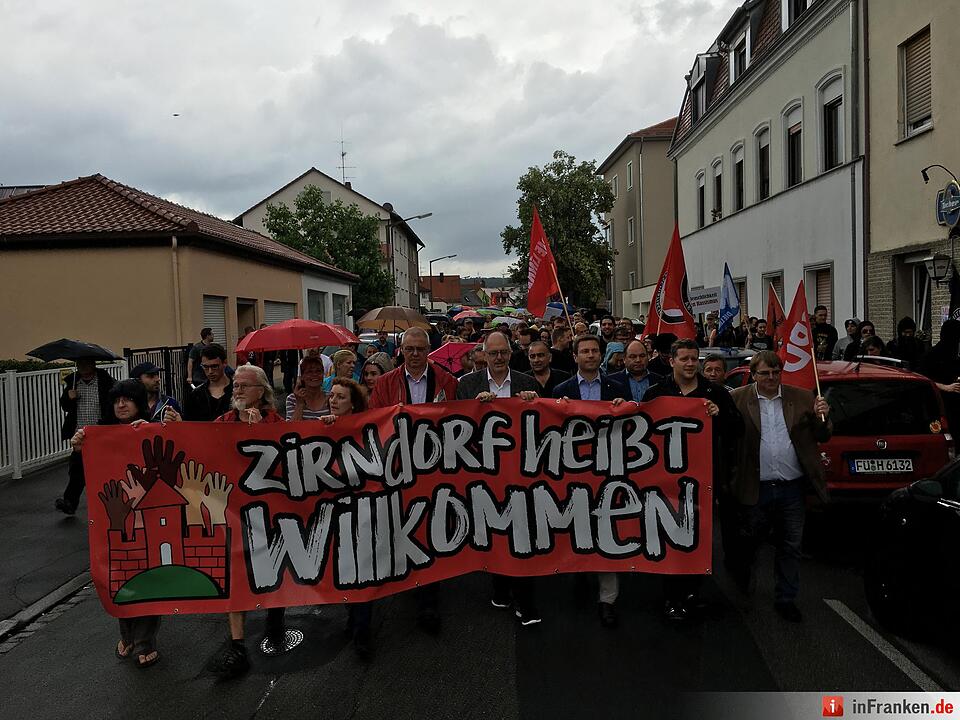 Gegendemonstration zum Aufmarsch der Rechten in Zirndorf - Zahlreiche Strassensperrungen sind die Folge