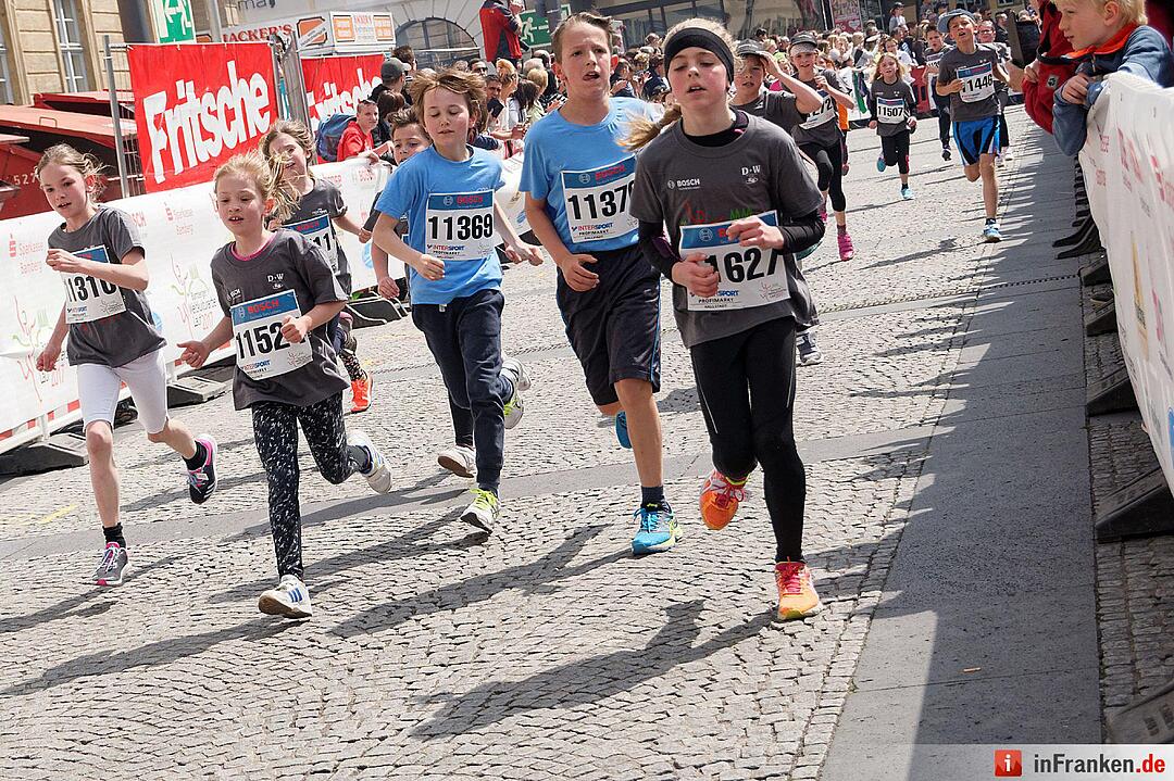 Weltkulturerbelauf 2017 in Bamberg: Der Zieleinlauf am Maxplatz