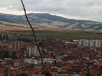 Die Stadt Gjilan im Südosten des Kosovo. Foto: Ulrike Belz