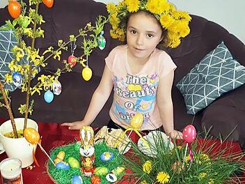 Das Foto zeigt die 7-j&auml;hrige Nare aus Armenien  beim Osterfest im letzten Jahr. Foto: privat