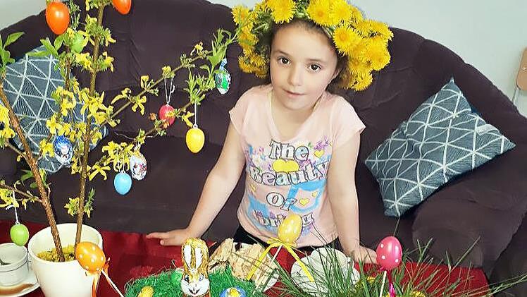 Das Foto zeigt die 7-j&auml;hrige Nare aus Armenien  beim Osterfest im letzten Jahr. Foto: privat