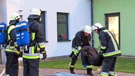 Die erste Person konnte nach kurzer Zeit geborgen werden.