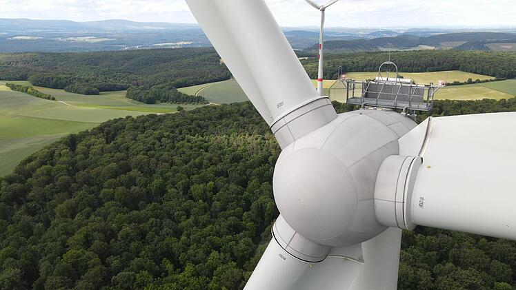 42 Windräder stehen bereits im Landkreis Bad Kissingen, drei weitere bei Fuchsstadt sind im Bau.