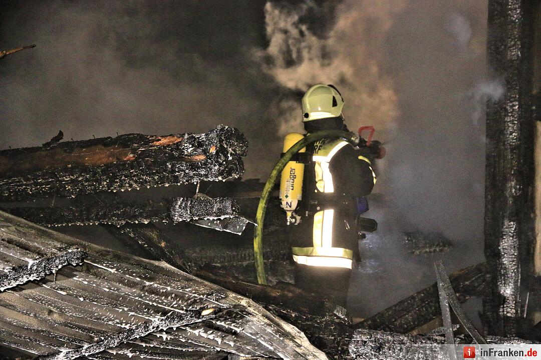 Großeinsatz: Scheunenbrand in Seigendorf