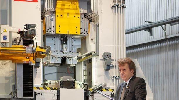 Unter Leitung von Friedrich Herdan hat sich das Traditionsunternehmen LASCO Umformtechnik GmbH zum Global Player f&uuml;r Werkzeugmaschinen, Produktionsanlagen und Automatisierungstechnik f&uuml;r Metallumformung und Baustofferzeugung entwickelt.privat