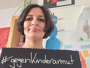 "Gegen Kinderarmut": Claire Funke rührt auf Facebook seit Wochen  die Trommel für die Familiendemo in Berlin - gemeinsam mit anderen Alleinerziehenden fordert sie eine wirksame Bekämpfung von Kinderarmut und Armut, die aus Familien- und Pflegearbeit resultiert. Foto: privat