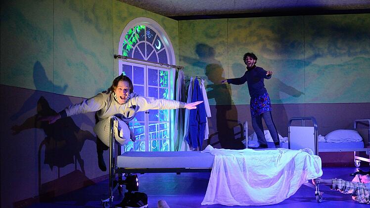 Bei "Peter Pan", als Bühnenfassung für Kinder von Christian Schidlowsky  inszeniert und von Schauspielern des Theater Schloss Maßbach auf die Bühne gebracht, kann jeder Erwachsene überprüfen, ob er sich seine kindliche Fantasie bewahrt hat.