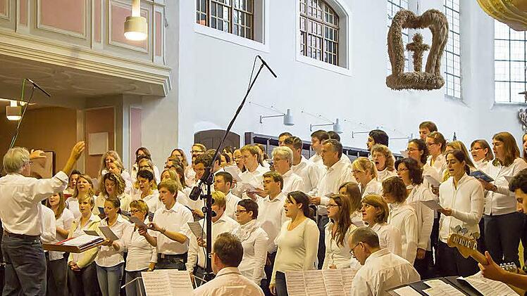 Begeisterungsfähig: Der Gospelchor "Sound of Joy" beeindruckte bei seinem Gastspiel in der Coburger Morizkirche. Fotos: Albert Höchstädter