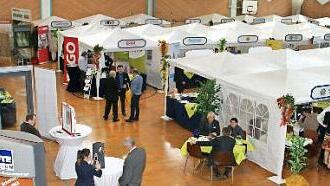 Viele St&auml;nde waren im Oberaurach-Zentrum aufgebaut.  Foto: sw