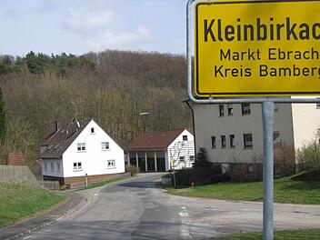 Dorferneuerungsmaßnahmen im Gemeindeteil Kleinbirkach sind heuer einer der größten Ausgabeposten.Foto: Walter Hanslok