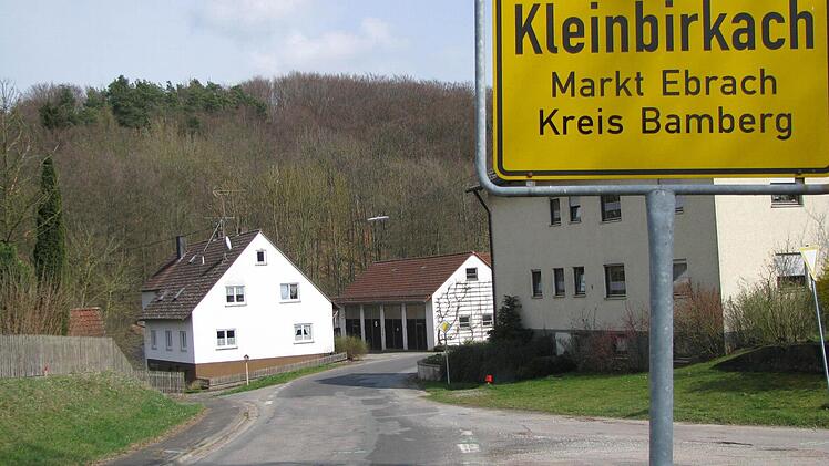 Dorferneuerungsmaßnahmen im Gemeindeteil Kleinbirkach sind heuer einer der größten Ausgabeposten.Foto: Walter Hanslok