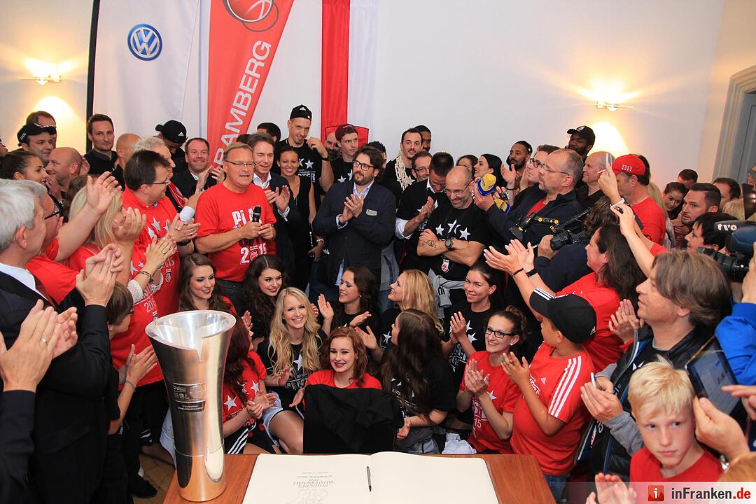 Meister-Party am Maxplatz