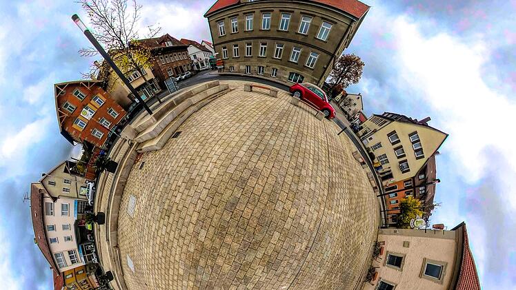 Im Maßbacher Rathaus  und in der ganzen  Gemeinde war im zu Ende gehenden Jahr viel los, wie sich bei der  Bürgerversammlung in der Theaterstube zeigte. Foto: Dieter Britz