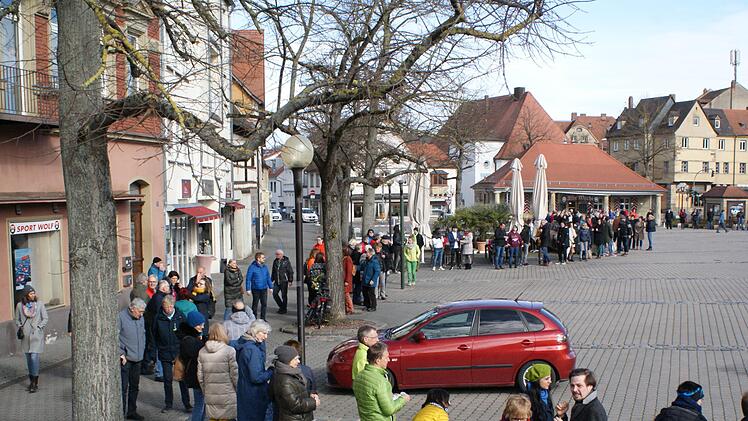 Mahnwache und Menschenkette in Forchheim Foto: privat