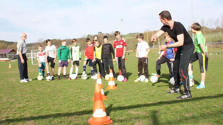 Beim Training zeigen die Kinder vollen Einsatz.  Foto: Robert Huger