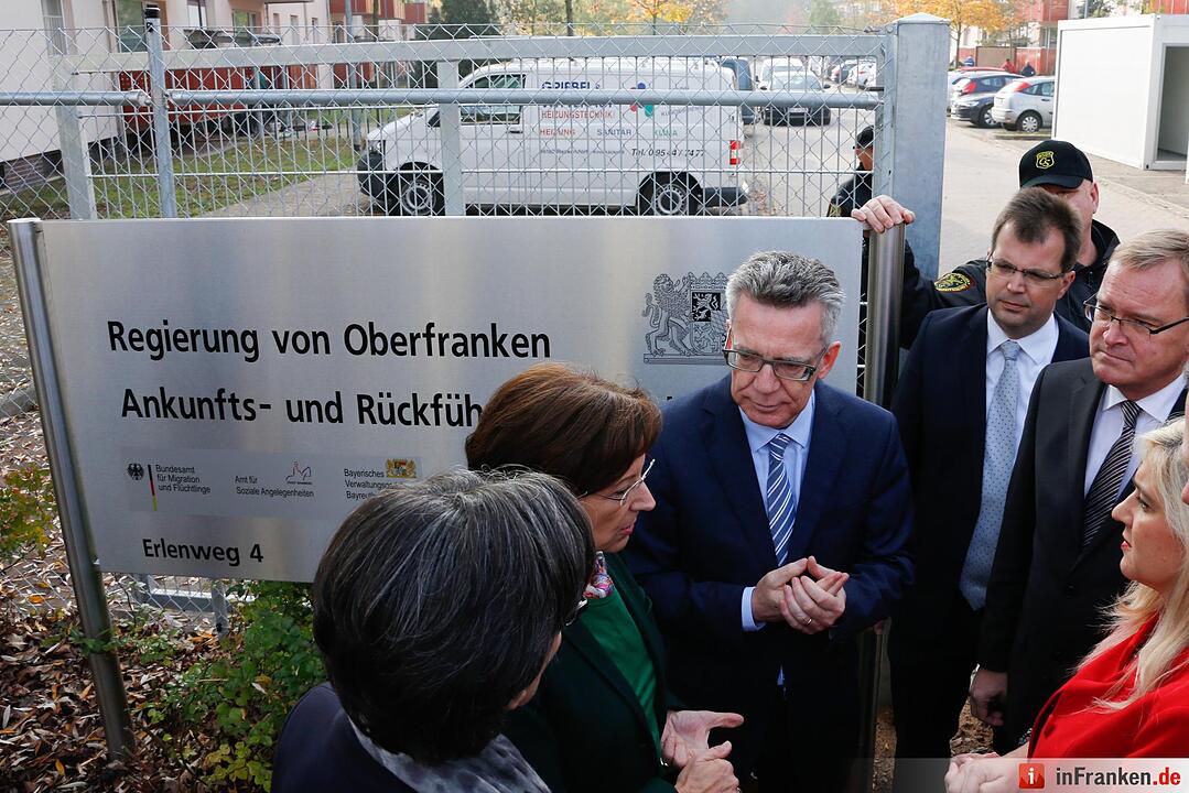 Bundesinnenminister Thomas de Maizière (CDU) hat das Balkanzentrum in Bamberg besucht