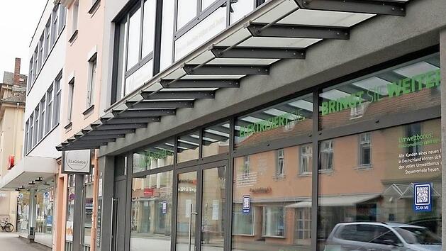 Früher konnte man hier Reisen buchen - nun kann man bis Ende November in einem E-Auto probesitzen.