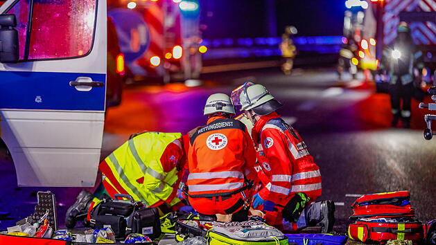 Schwerer Unfall an der A71 bei Burglauer: 7 Verletzte und sechsstelliger Schaden