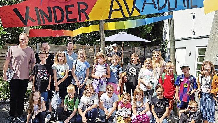 Die Betreuer der CSU Oerlenbach mit 19 Kindern und einer Mitarbeiterin der Kinderakademie in Fulda.