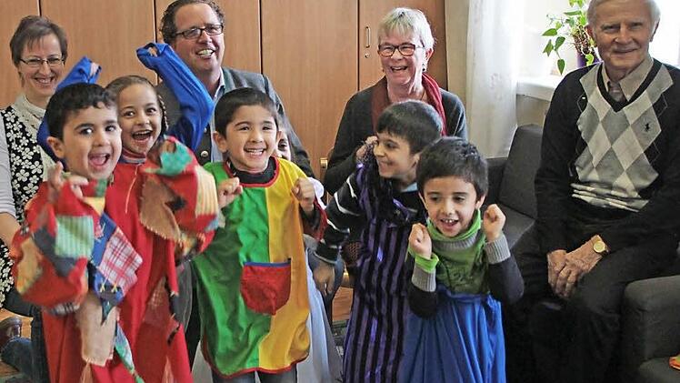 Katja Franz (hinten v. l.), Benedikt Graf Bentzel, Lisa Hoffmann und Klaus Küchler im Awo-Kinderhort  Foto: Jennifer Hauser