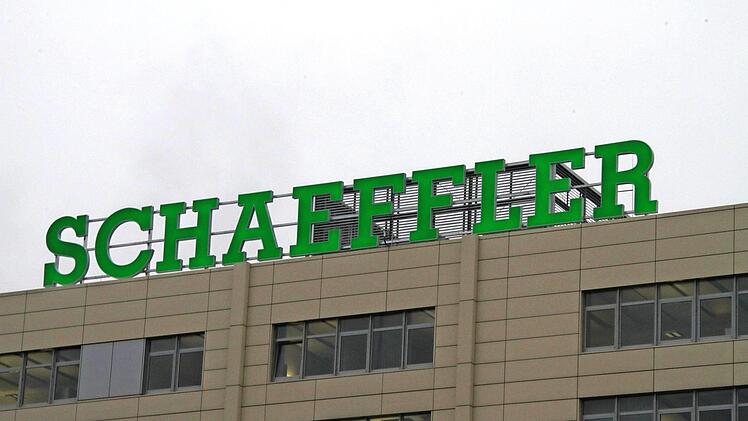 Der Schriftzug ist nun weltweit einheitlich. Allerdings, so Unternehmenssprecher Thorsten Möllemann, dauert der Austausch noch an.