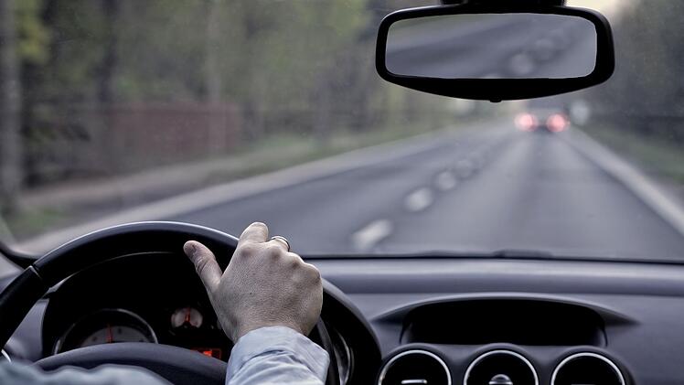 Autofahren: Kennst du dich mit den Regeln aus? Mach das Quiz!