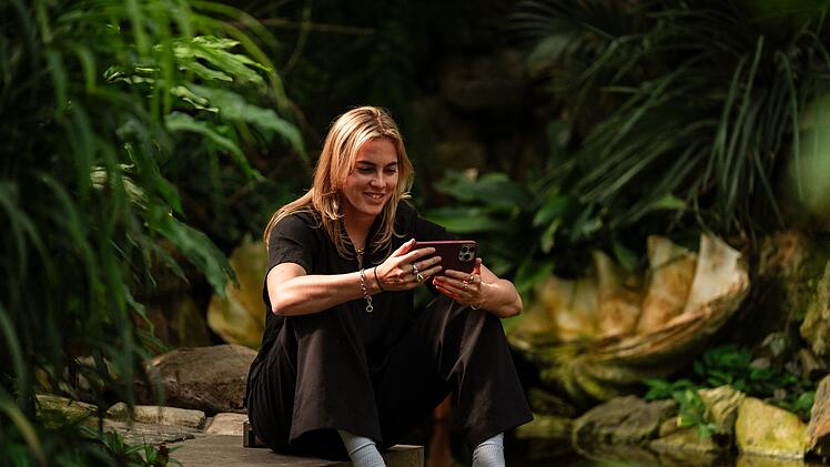 Nationalspielerin Laura Freigang: "Ich würde schon sagen, dass ich mental auch schon einige Male hatte, wo ich einfach kaputt oder fertig war. Und ich bin auch stolz darauf, dass ich das mittlerweile auch sagen kann, weil das, glaube ich, auch wichtig ist."