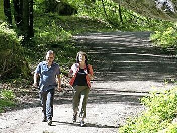 Ein neuer Wanderf&uuml;hrer versammelt viele interessante Touren durch die "Fr&auml;nkische".  Foto: Tourismuszentrale