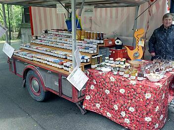 "Gutes aus Franken" - Brotaufstriche in allen Variationen gab es bei Anita Groß aus dem Ortsteil Zweifelsheim.  Fotos: Richard Sänger