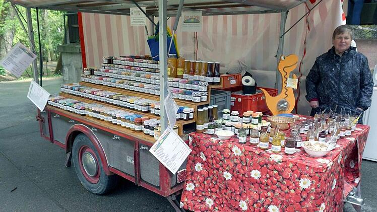"Gutes aus Franken" - Brotaufstriche in allen Variationen gab es bei Anita Groß aus dem Ortsteil Zweifelsheim.  Fotos: Richard Sänger