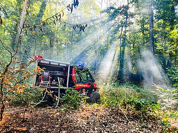 Das Kleinlöschfahrzeug leistete mit seiner Geländegängigkeit wertvolle Hilfe.  Foto:  Feuerwehr Forchheim