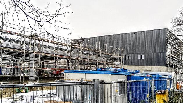 Blick auf den Rohbau des neuen CEB-Sozialgeb&auml;udes und die neue Fahrzeughalle in der Bamberger Stra&szlig;e.Jochen Berger