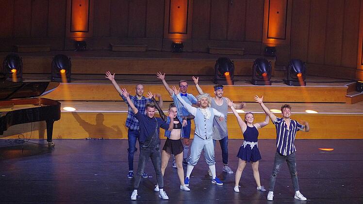 Die DDC Breakdancer beim Winterzauber in Bad Kissingen mit ihrer Show Breakin' Mozart.