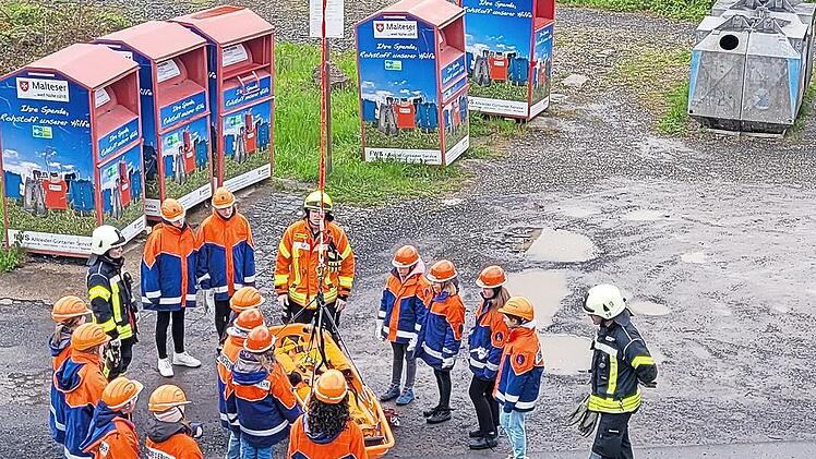 Einen eindrucksvollen Tag als Feuerwehrfrau erlebten die 14 Teilnehmerinnen des Girl’s Day bei der Freiwilligen Feuerwehr Bad Brückenau.