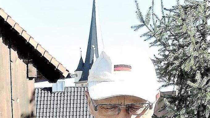 Willibald Viering verkündet in Stettfeld schon seit über 50 Jahren die Bekanntmachungen - und ist auch heute noch wenn nötig unterwegs.