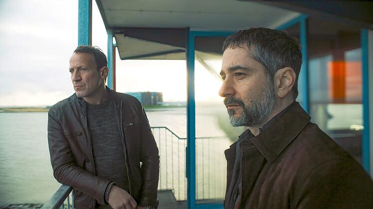 Kommissar Falke (Wotan Wilke M&ouml;hring, links) und sein neuer Kollege Mario Schmitt (Denis Moschitto) m&uuml;ssen sich erst mal aneinander gew&ouml;hnen.