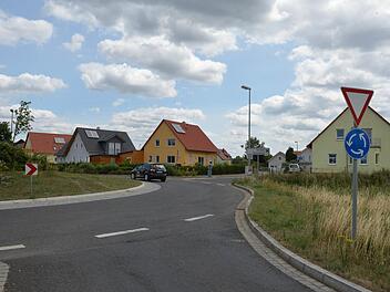 Rechts im Bild,neben dem Kreisverkehr, befindet sich das Baugebiet "Hintere Seewiesen Unterhaid". Foto: Ronald Rinklef