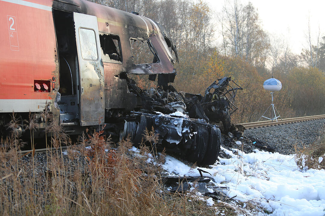 Tagbilder: Zugunglück in der Oberpfalz