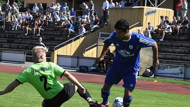 Ramsthals Marcel Schmitt (links) im Duell mit M&uuml;nnerstadts Ahmet Coprak. Das Spiel ging damals mit 4:1 an M&uuml;nnerstadt. Beide sind fit und bereit, gegen Unterspiesheim (Ramsthal) und Bad Kissingen (M&uuml;nnerstadt) aufzulaufen. Foto: Hopf