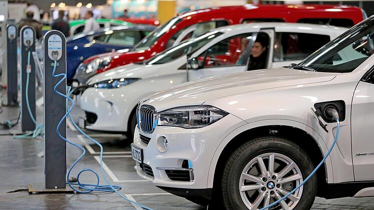 Für viele sind Elektroautos die Fortbewegungsmittel der Zukunft. Unser Bild stammt von der Konferenz zur Elektromobilität 2016 in Leipzig. Foto: Jan Woitas/dpa
