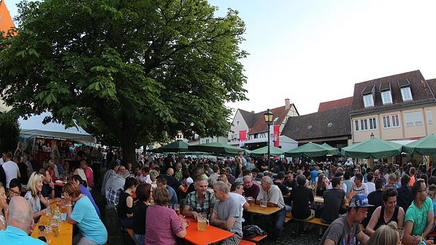 Inmitten der Altstadt wird jedes Jahr das Stadtfest "Musik und M&auml;rkte" gefeiert. So soll es nun auch im Jubil&auml;umsjahr 2020 werden. Das Thema kommt noch einmal in den Stadtrat. Archiv/Thomas Malz