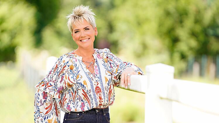 Inka Bause moderiert die 21. Staffel von "Bauer sucht Frau" im Herbst 2025.