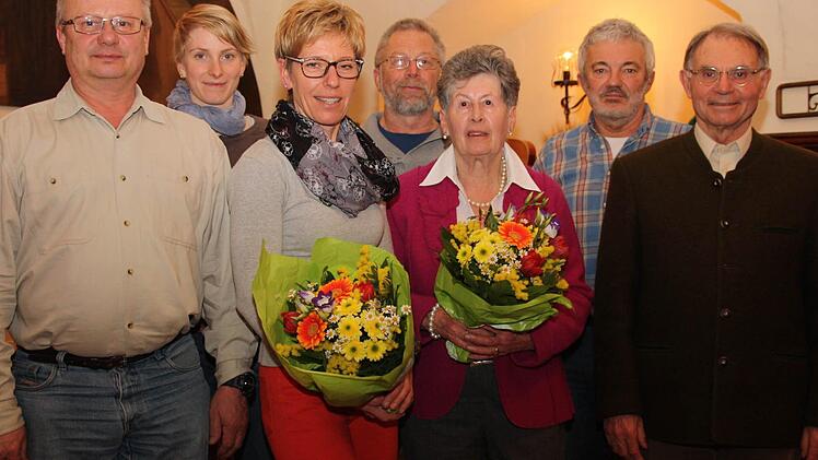 Ehrungen nahm die DAV-Sektion Kulmbach vor. Von links: Detlev Weißmann, stellvertretende Vorsitzende Annatina Müller, Christine Kammerer, Norbert Zöcklein, Margit Sauermann, die die Ehrung für ihre Kinder entgegen nahm, Vorsitzender Thomas Zapf und Johann Hunger.  Foto: Katrin Geyer