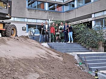 300 000 Euro kostet die Neugestaltung des Eingangsbereiches der Realschule, die demnächst fertig sein soll. Foto: Werner Reißaus