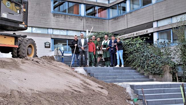 300 000 Euro kostet die Neugestaltung des Eingangsbereiches der Realschule, die demnächst fertig sein soll. Foto: Werner Reißaus