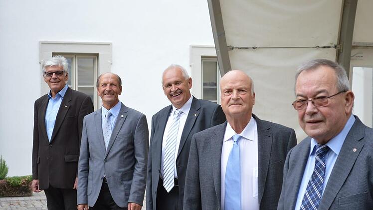 Das Goldene Landkreis-Ehrenzeichen bekamen Reimar Glückler, Edgar Kast, Robert Kiesel, Walter Gutmann und Hans-Dieter Scherpf.