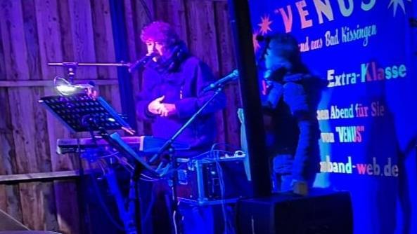 Jürgen Ballner und Christiane Hartmann von der Band „Venus“ bei ihrem Hofkonzert.